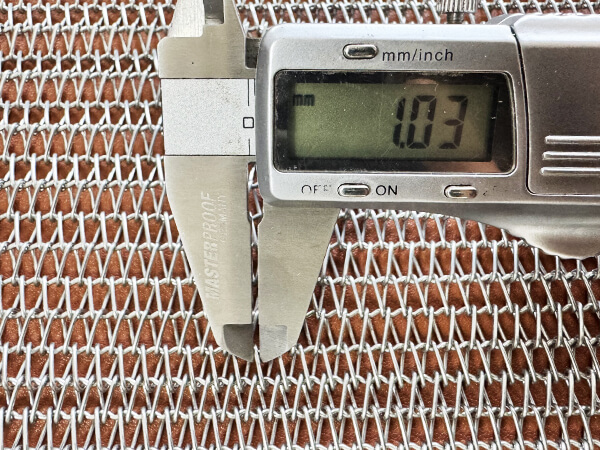 Guide to Measuring and Identifying a Balanced Woven Conveyor Belt