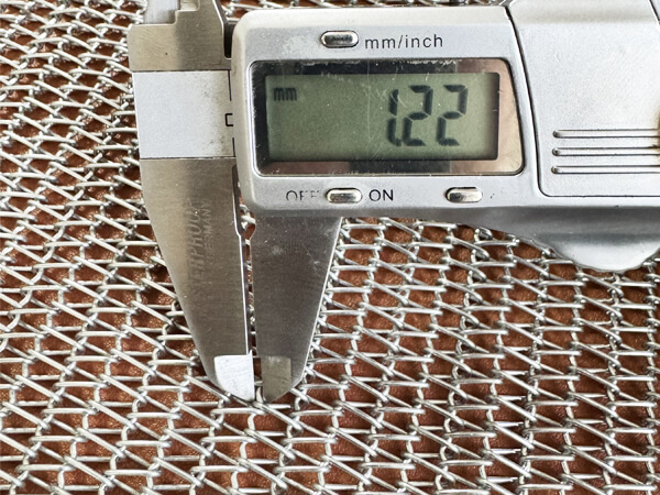 Guide to Measuring and Identifying a Balanced Woven Conveyor Belt